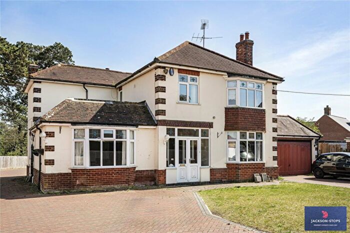 4 Bedroom Detached House For Sale In North Street, Raunds, Wellingborough, Northamptonshire, NN9