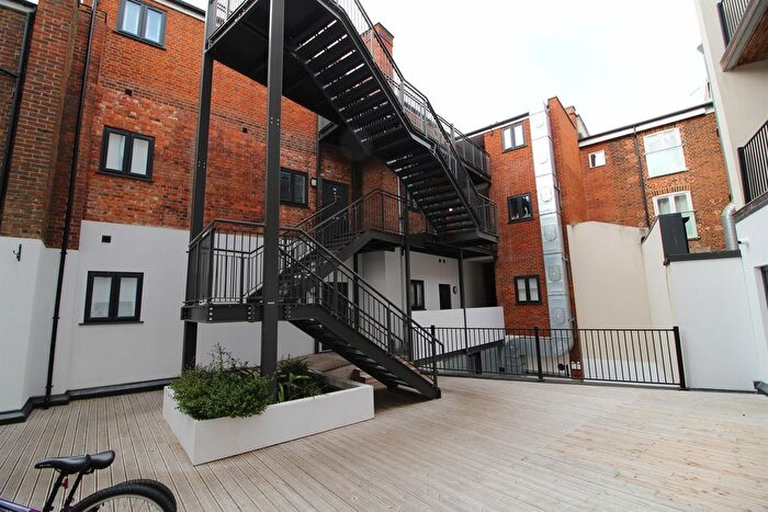 2 Bedroom Flat To Rent In High Street, Reading, RG1