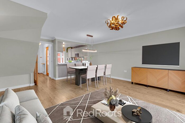 4 Bedroom End Terrace House For Sale In Birch Close, Sprotbrough, Doncaster, South Yorkshire, DN5