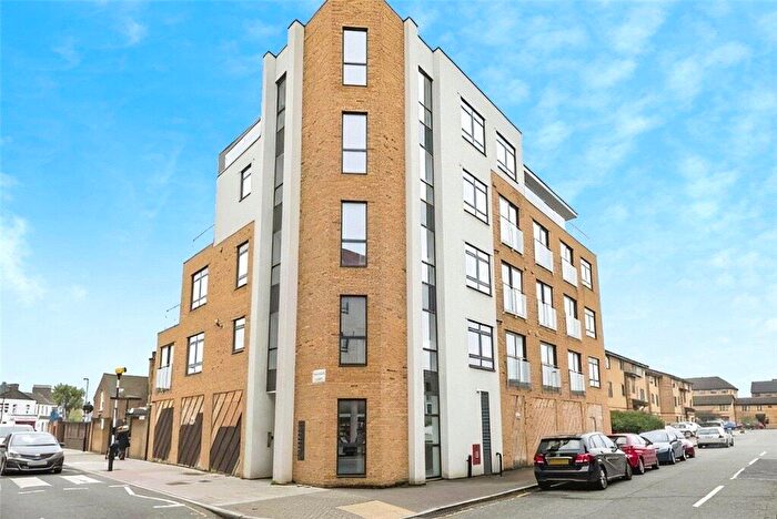 1 Bedroom Apartment To Rent In Mantle Road, London, SE4