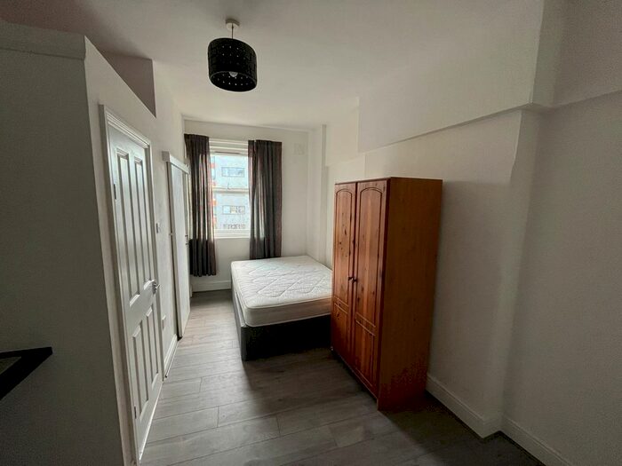 1 Bedroom Studio To Rent In - Holdenhurst Road, Bournemouth, BH8