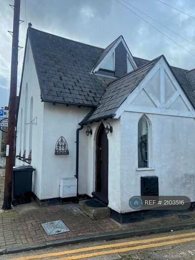 2 Bedroom Maisonette To Rent In Chapel Court, West Wickham, BR4