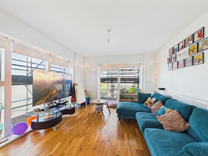 2 Bedroom Flat To Rent In Clovelly Place, Greenhithe, DA9