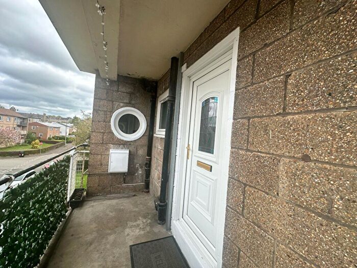 3 Bedroom Flat To Rent In Kirkoswald Road, Newlands, Glasgow, G43
