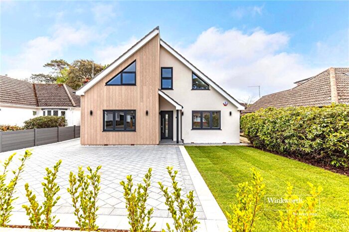 4 Bedroom Bungalow For Sale In Wellington Avenue, Christchurch, Dorset, BH23