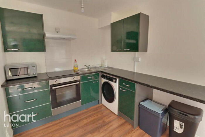 4 Bedroom Terraced House To Rent In Easingwold Gardens, Luton, LU1