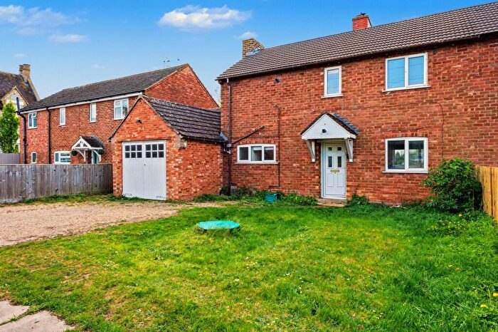 3 Bedroom Semi Detached House For Sale In Park Piece, Kineton, CV35