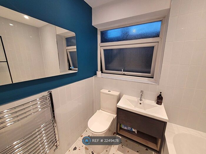 2 Bedroom Flat To Rent In Cambrian Court, South Croydon, CR2