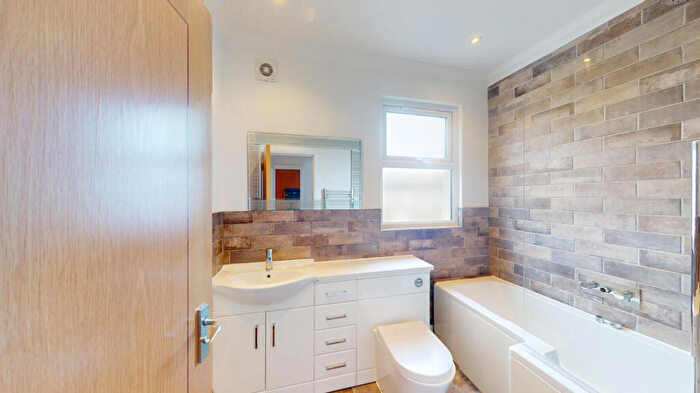 5 Bedroom Terraced House To Rent In Borden Avenue, London, EN1