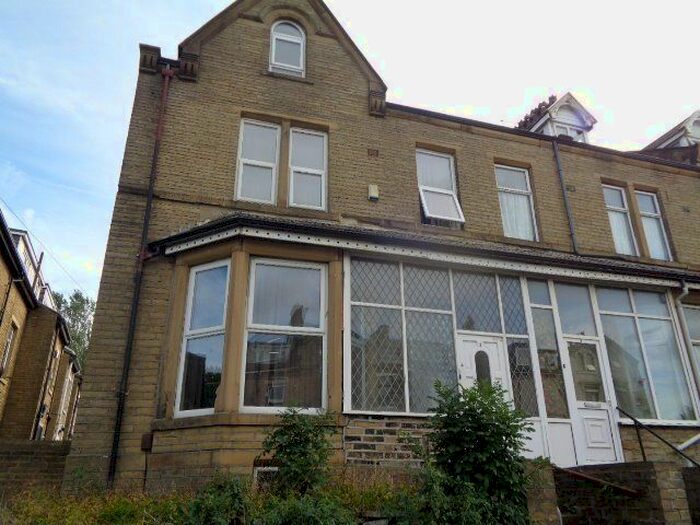 6 Bedroom Property To Rent In Laisteridge Lane, Bradford, BD7
