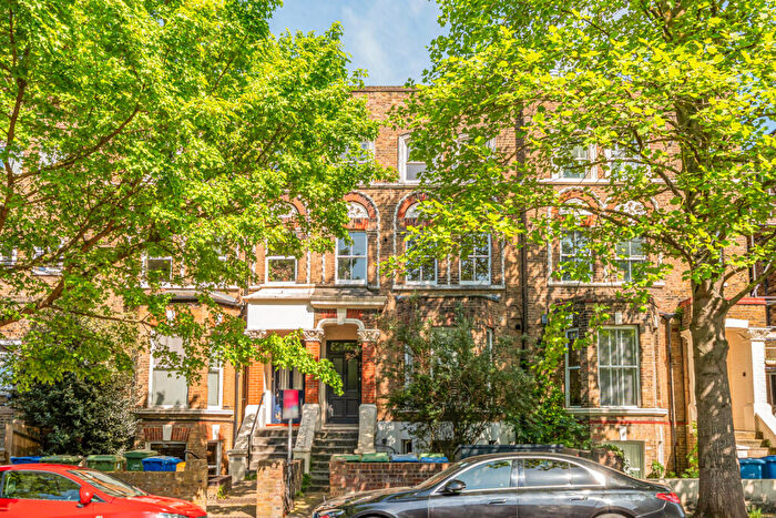 1 Bedroom Apartment For Sale In Gautrey Road, London, SE15