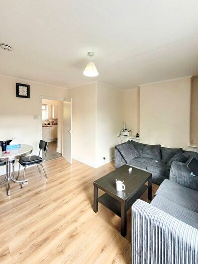 3 Bedroom Flat To Rent In Lonsdale Avenue, London, E6