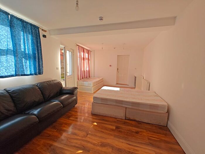 1 Bedroom Flat To Rent In South Road, Southall, UB1