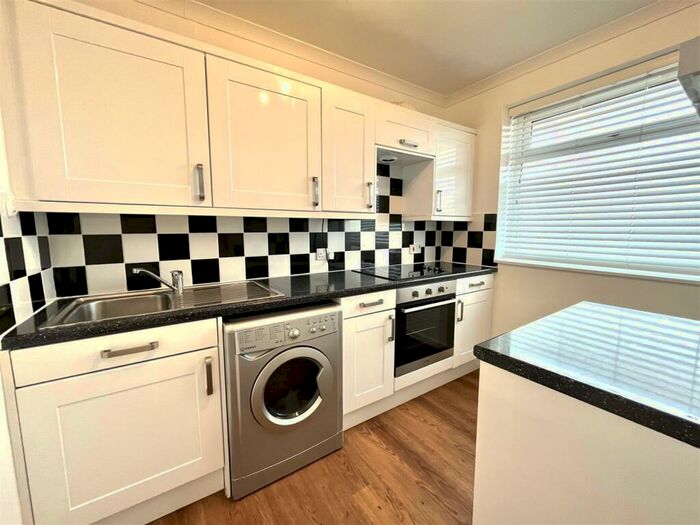 1 Bedroom Flat To Rent In Princessa Court, Enfield, EN2