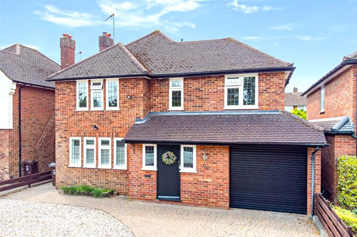 4 Bedroom Detached House For Sale In Tippendell Lane, Park Street, St. Albans, Hertfordshire, AL2