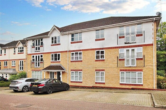 2 Bedroom Flat To Rent In Knaphill, Woking, GU21