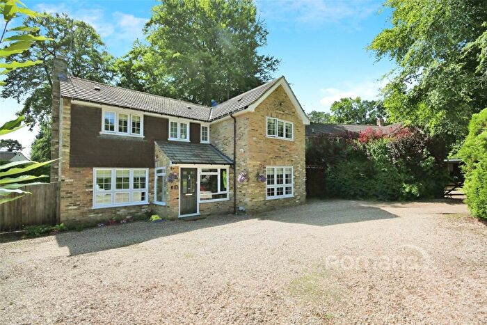 4 Bedroom Detached House To Rent In Knoll Close, Fleet, Hampshire, GU51