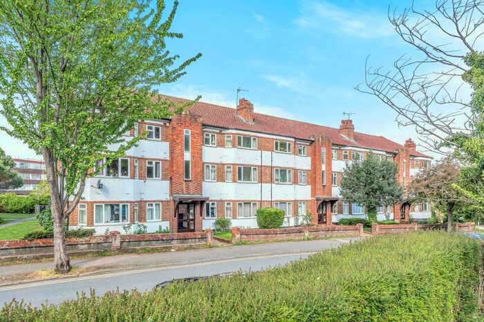 2 Bedroom Flat To Rent In Garrison Court, Hitchin, SG4