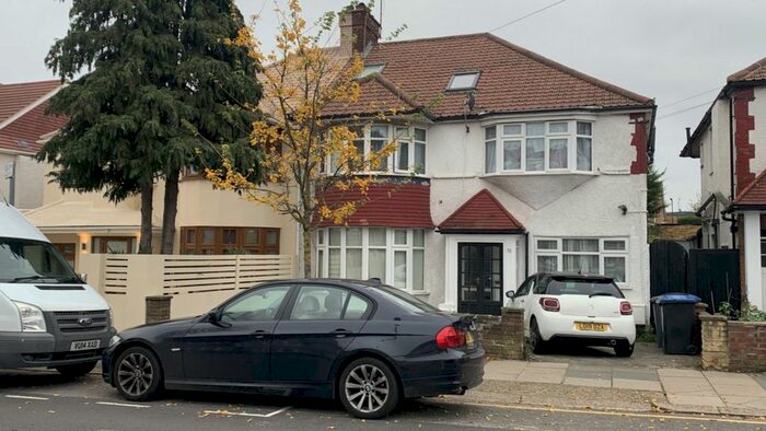 Studio To Rent In Park Avenue North, Willesden Green, NW10