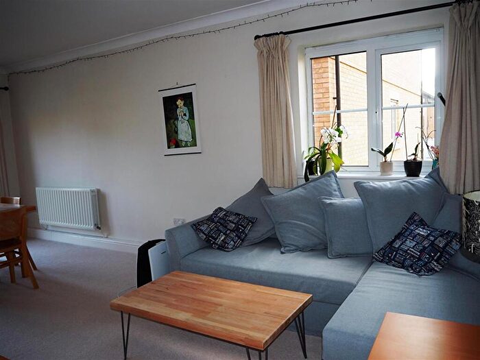 2 Bedroom Flat To Rent In Long Ford Close, OX1