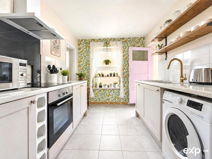 2 Bedroom Apartment For Sale In Hampden Gardens, Aylesbury, HP21