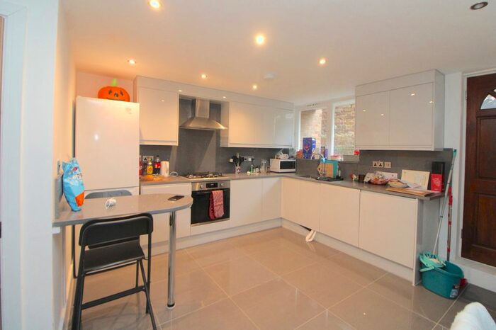 3 Bedroom Maisonette To Rent In Thomas More Street, London, E1W
