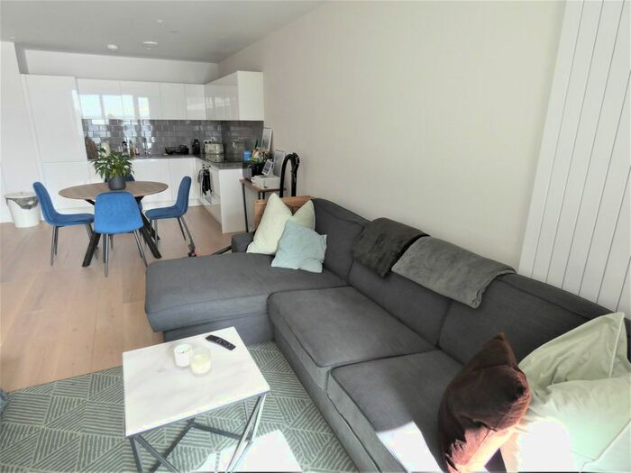 2 Bedroom Flat To Rent In James Cook Building, Bonnet Street, Royal Wharf, London, E16