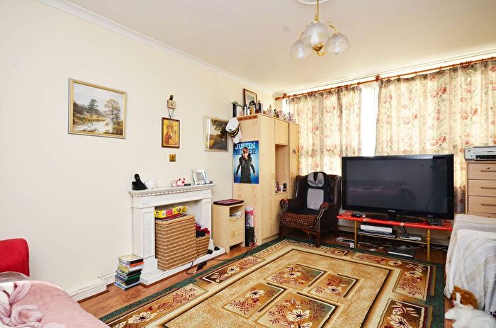 2 Bedroom Flat To Rent In Binfield Road, Stockwell, London, SW4