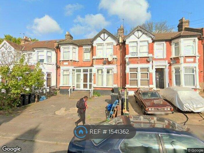 2 Bedroom Flat To Rent In Courtland Avenue, Ilford, IG1