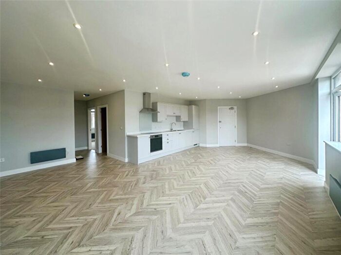 2 Bedroom Apartment For Sale In Hurricane Way, Woodley, Reading, RG5
