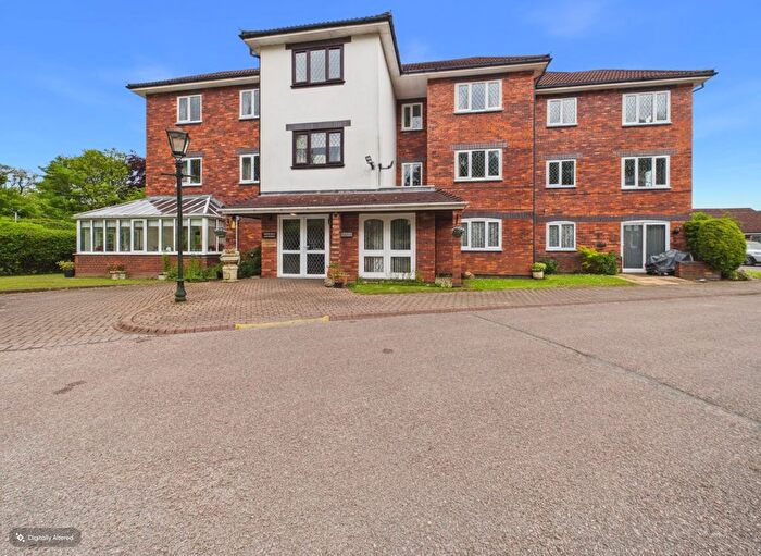2 Bedroom Flat For Sale In Checkley Croft, Walmley, Sutton Coldfield, B76