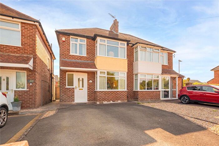 3 Bedroom Semi-Detached House For Sale In Tachbrook Road, Leamington, CV31