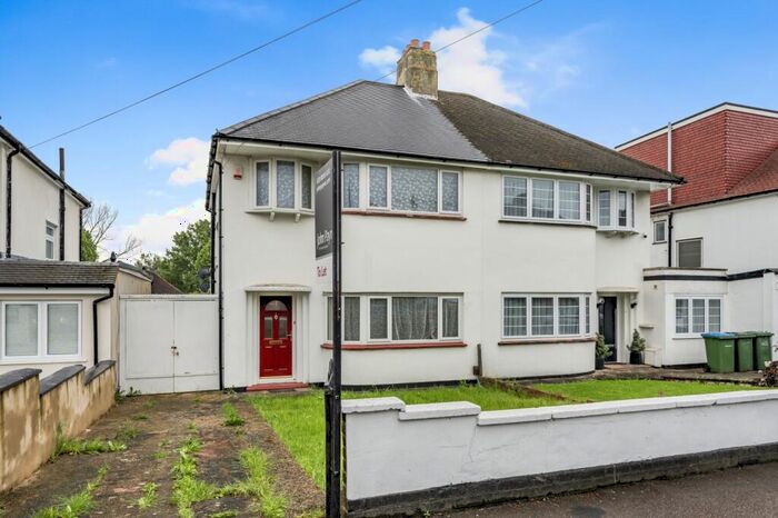 3 Bedroom Semi-Detached House To Rent In Woolacombe Road London, SE3