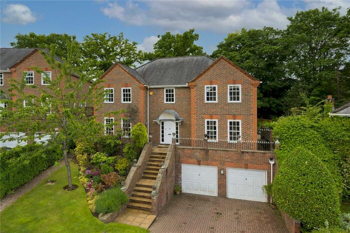 4 Bedroom Detached House To Rent In Summerswood Close, Kenley, Surrey, CR8