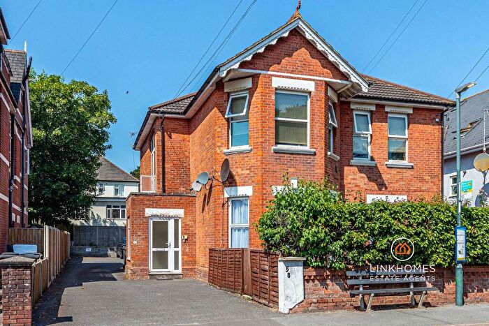 2 Bedroom Apartment For Sale In Alumhurst Road, Bournemouth, BH4