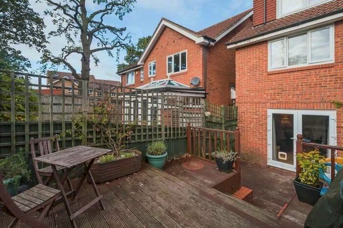 3 Bedroom Semi-Detached House To Rent In Bayshill Rise, Northolt UB5