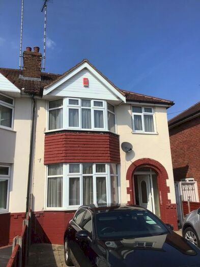 3 Bedroom Semi-Detached House To Rent In Daventry Road, Cheylesmore, Coventry, CV3