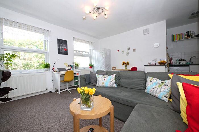 1 Bedroom Flat To Rent In Queens Road, Buckhurst Hill, Essex, IG9