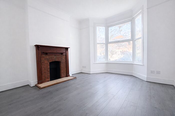 3 Bedroom Terraced House To Rent In Salisbury Road, Gravesend, DA11