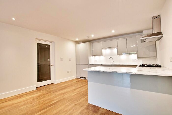 2 Bedroom Apartment For Sale In Plaistow Lane, Bromley, Kent, BR1
