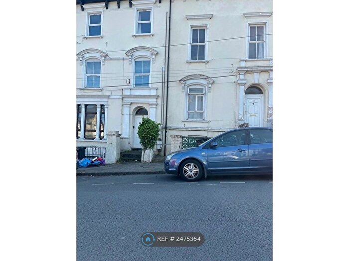 1 Bedroom Flat To Rent In Clytha Square, Newport, NP20