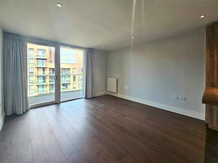 2 Bedroom Flat To Rent In Queenshurst Square, Kingston Upon Thames, KT2