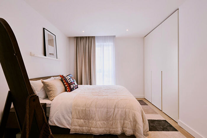 2 Bedroom Apartment To Rent In New Drum Street, London, E1