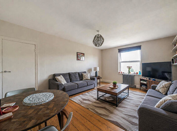 2 Bedroom Flat For Sale In Harvist Road, London, NW6