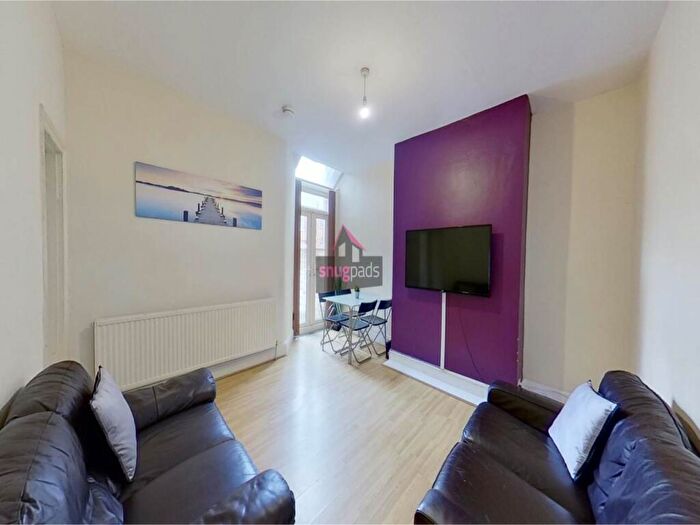 3 Bedroom House To Rent In Bolton Road, Salford, Manchester, M6