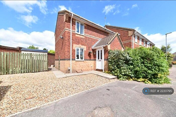 3 Bedroom End Of Terrace House To Rent In Augustus Gate, Stevenage, SG2