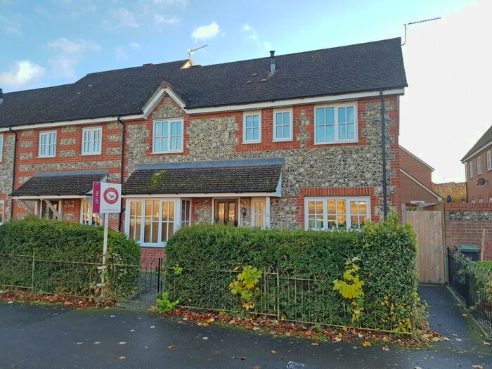 3 Bedroom End Of Terrace House To Rent In Oaklands Avenue, Amesbury, Wiltshire SP4