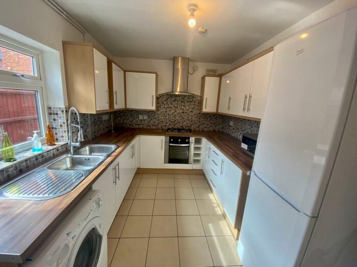 6 Bedroom Terraced House To Rent In Clarendon Park Road, Leicester, LE2