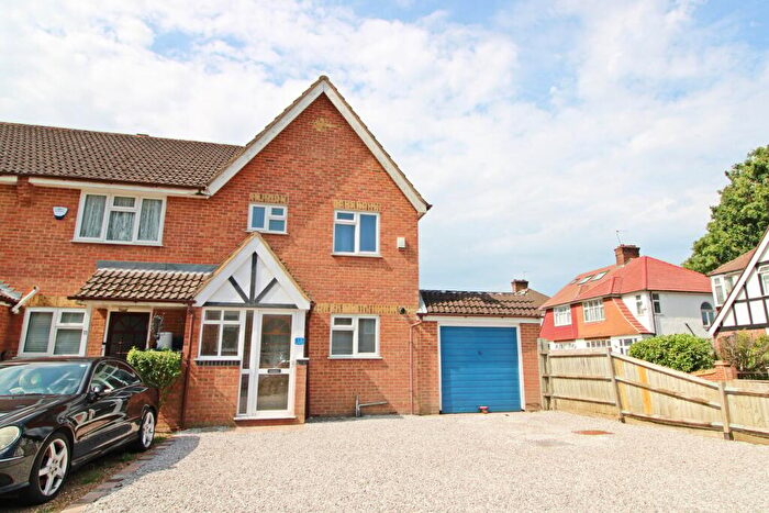 3 Bedroom End Of Terrace House For Sale In Priory Close, Beckenham, BR3