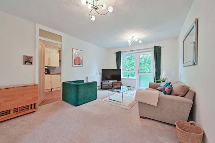 2 Bedroom Flat To Rent In Raphael Drive, Watford, WD24